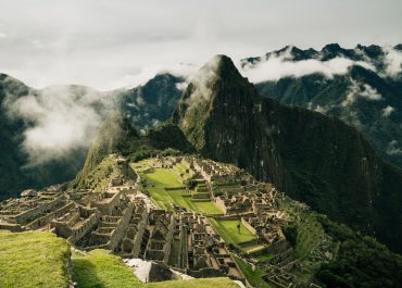 WALKING TO MACHU PICCHU, PERU WALKING TO MACHU PICCHU, PERU