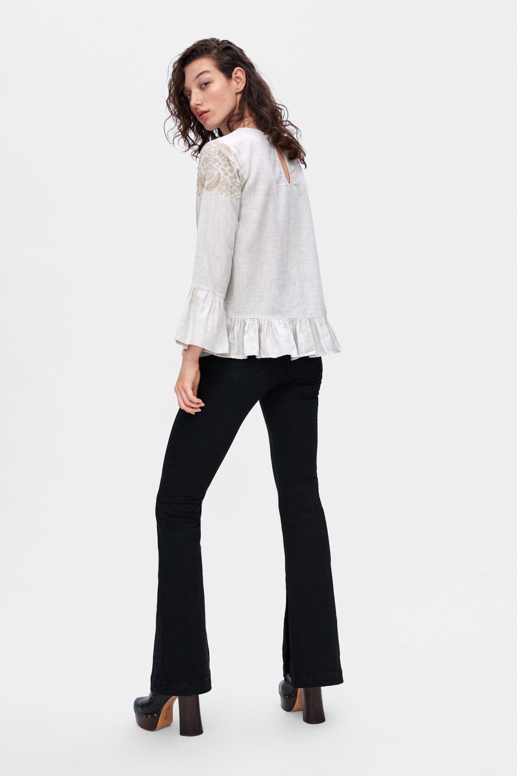 BLOUSE WITH EMBROIDERED SLEEVES (3)