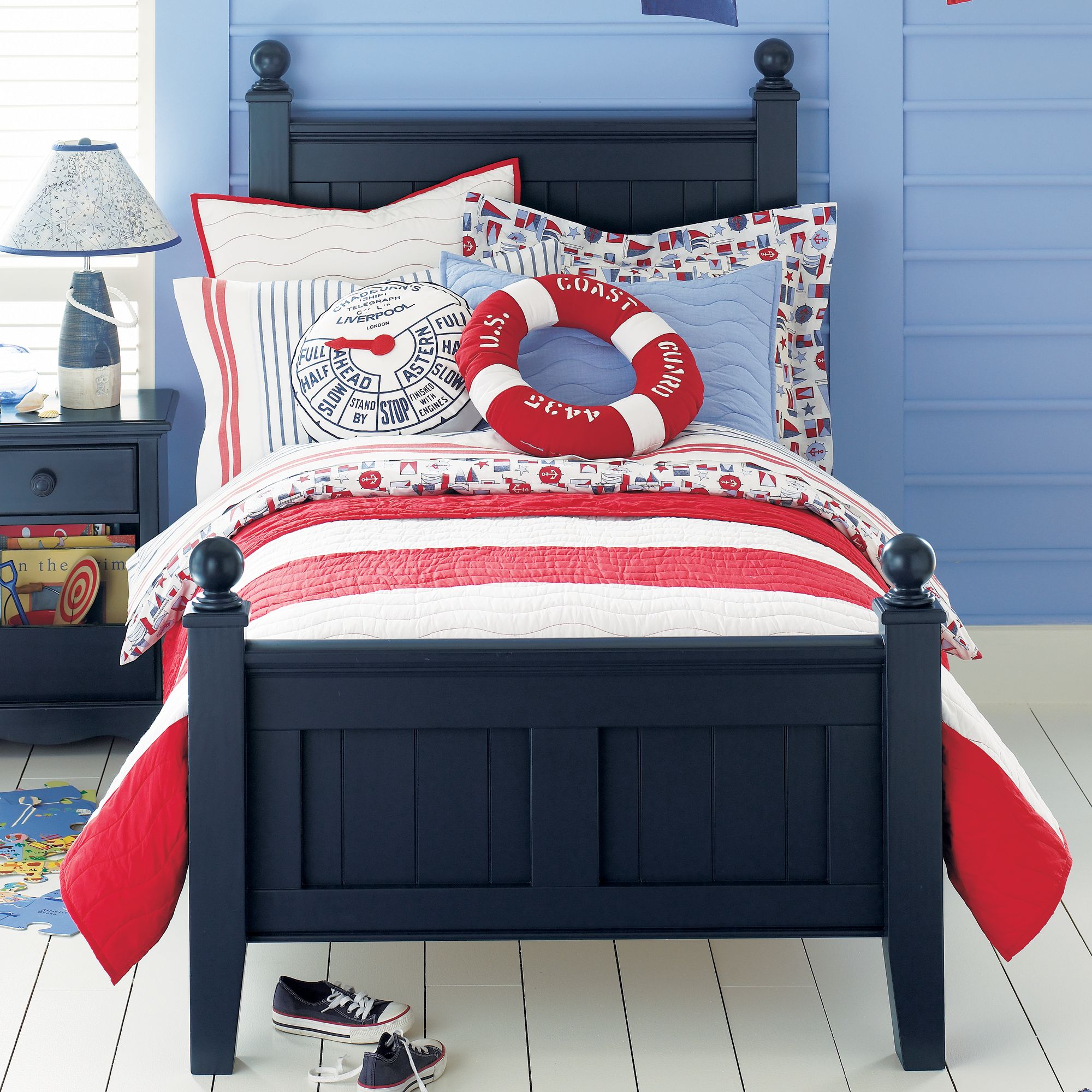 showy-style-of-nautical-theme-rooms