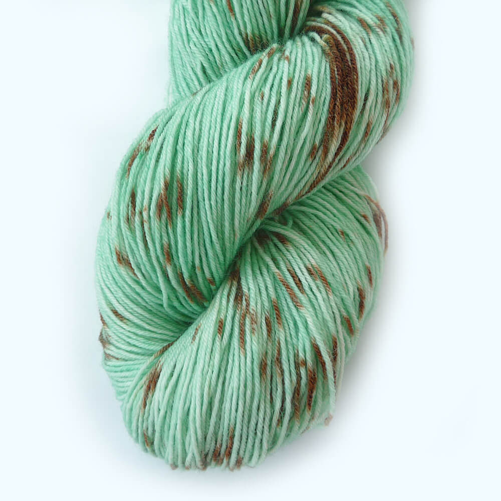 BFL-Nylon-Superwash-Hand-Dyed-Sock-Yarn-Fingering-Weight-100-g-3.jpg