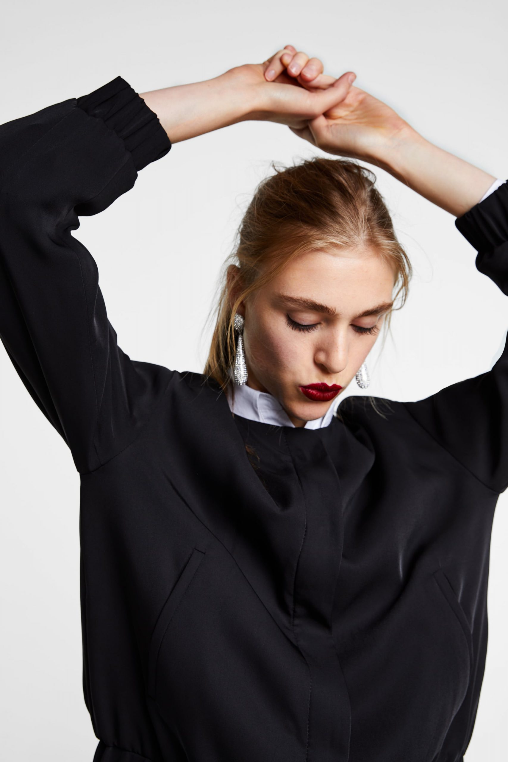 FLOWING-BOMBER-JACKET_2-scaled-1.jpg Flowing bomber jacket