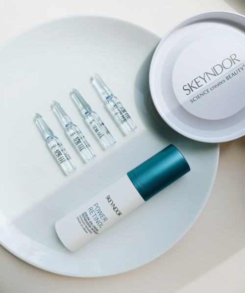 Over 100 types of professional cosmetics