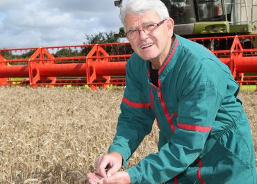 How Much Does Communication With Other Farmers Matter? How Much Does Communication With Other Farmers Matter?