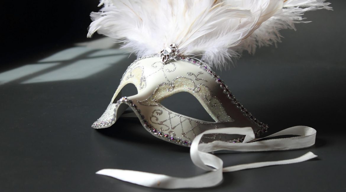 A white carnival mask